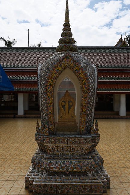 Wat Traimitr-NOV13-040